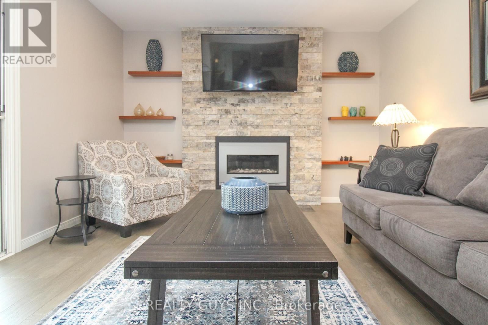 2515 FARMCREST AVENUE Image 25