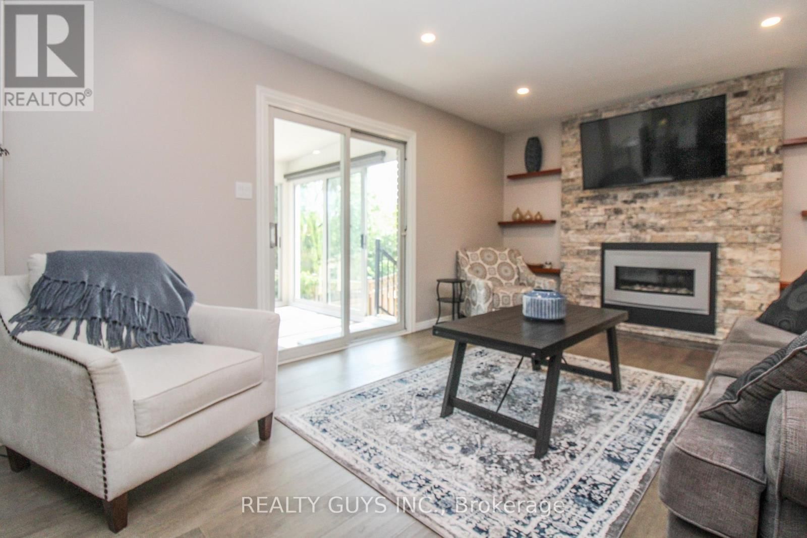 2515 FARMCREST AVENUE Image 26