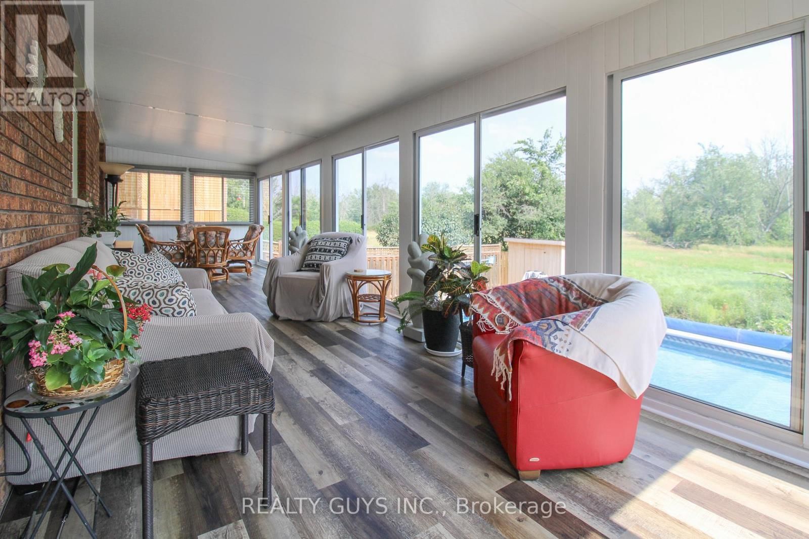 2515 FARMCREST AVENUE Image 27