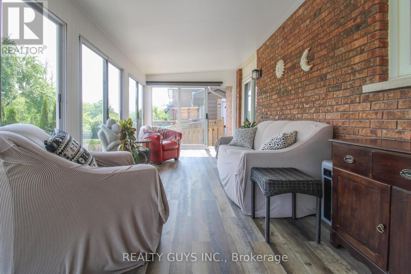 2515 FARMCREST AVENUE Image 29