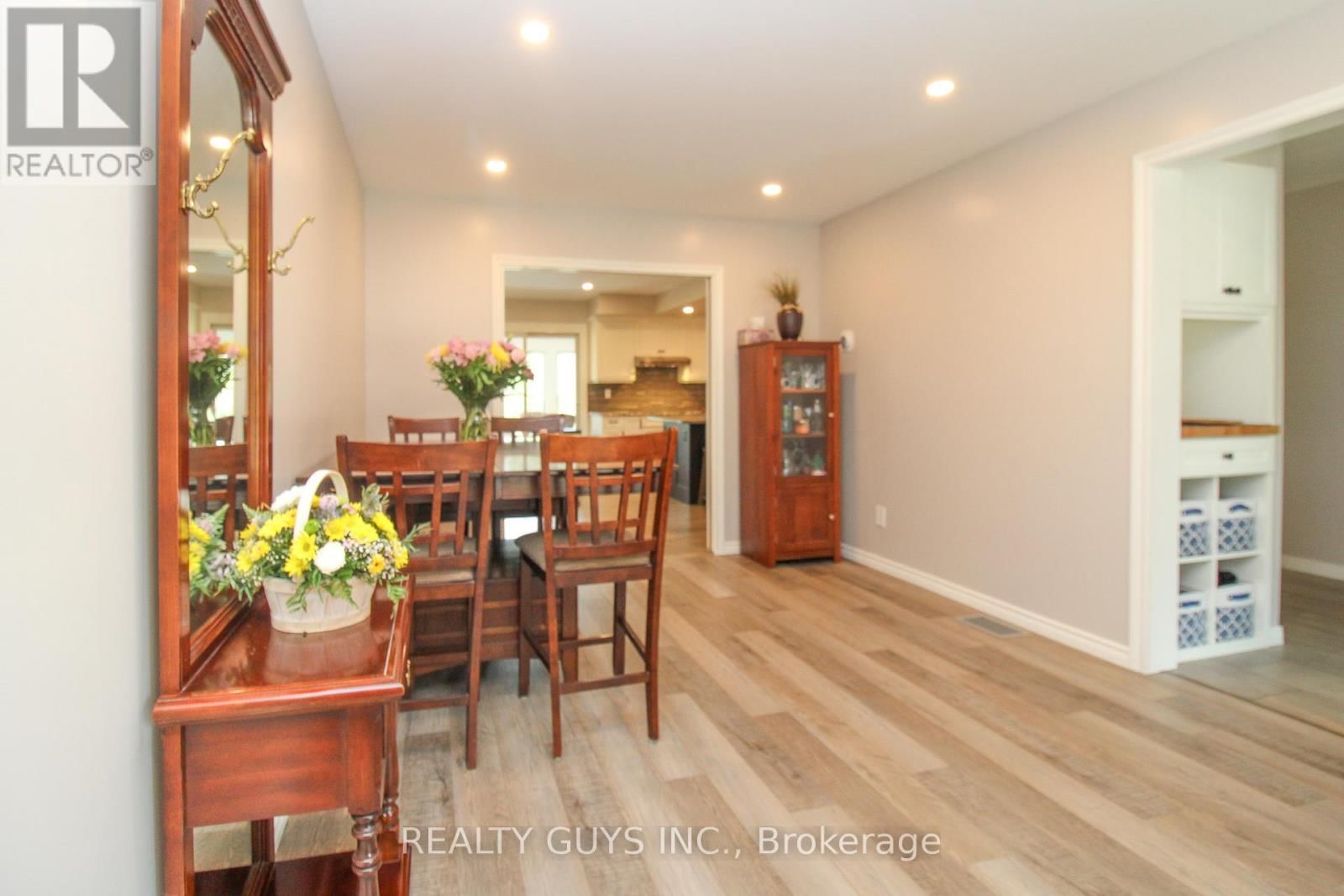 2515 FARMCREST AVENUE Image 31