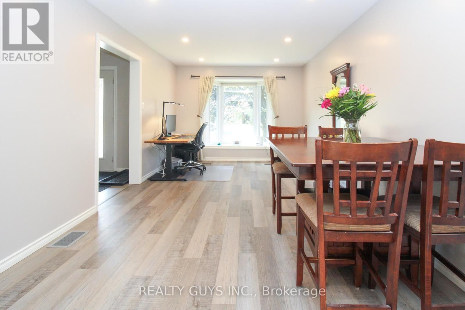 2515 FARMCREST AVENUE Image 32