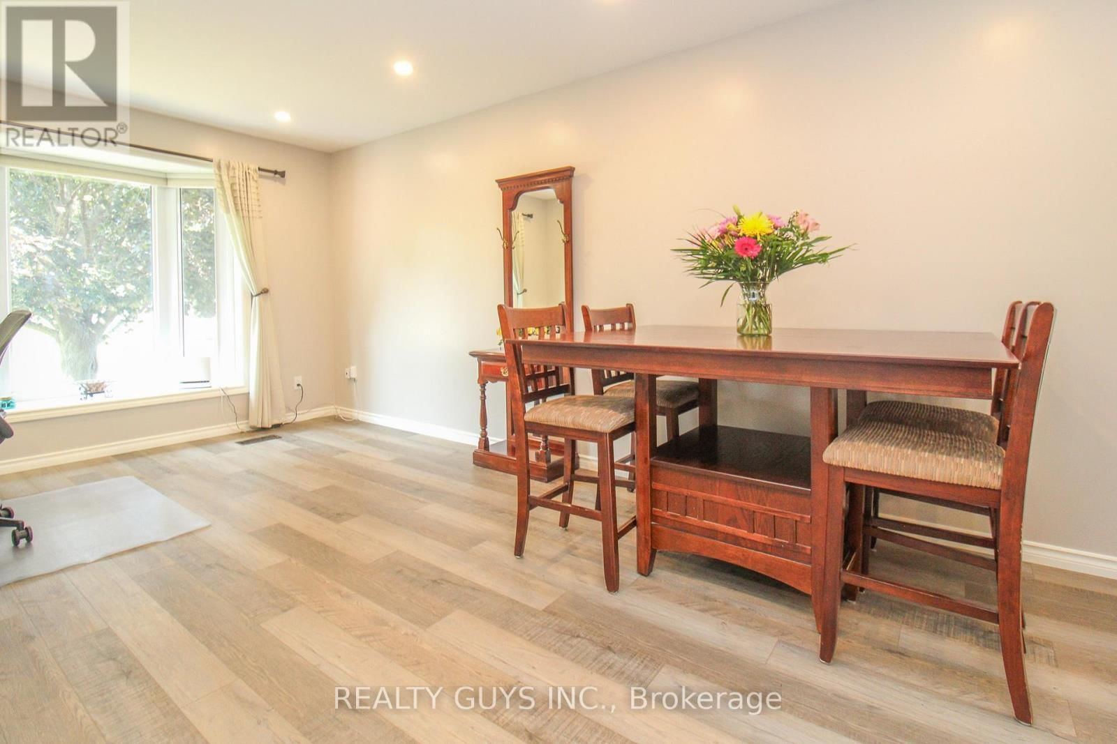 2515 FARMCREST AVENUE Image 33