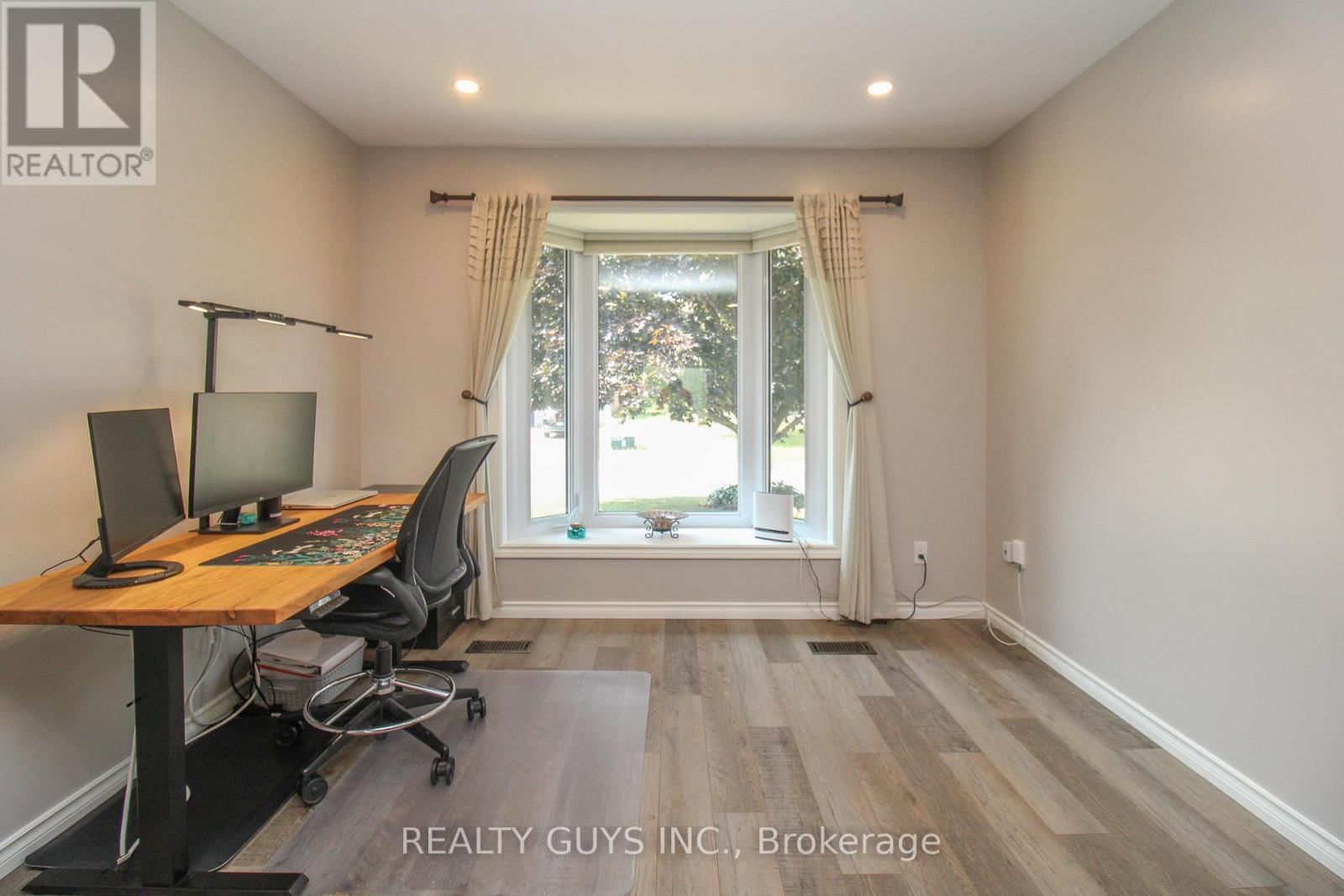 2515 FARMCREST AVENUE Image 34