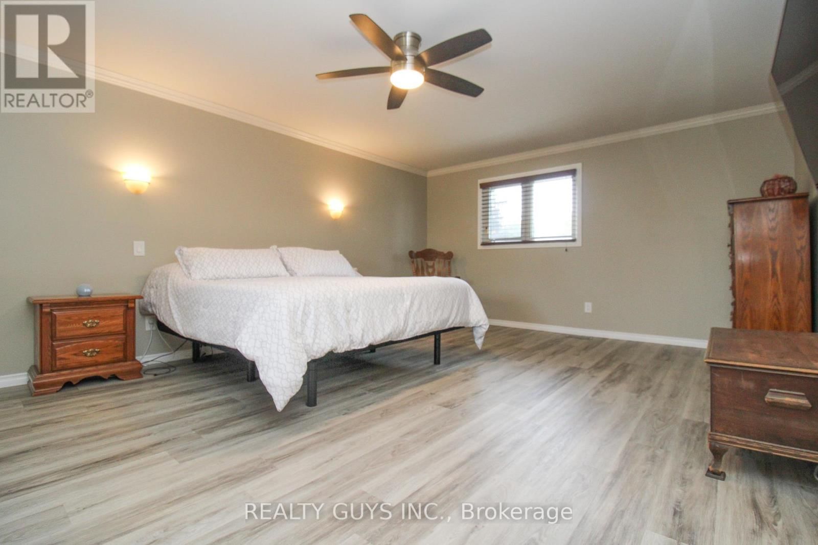 2515 FARMCREST AVENUE Image 36