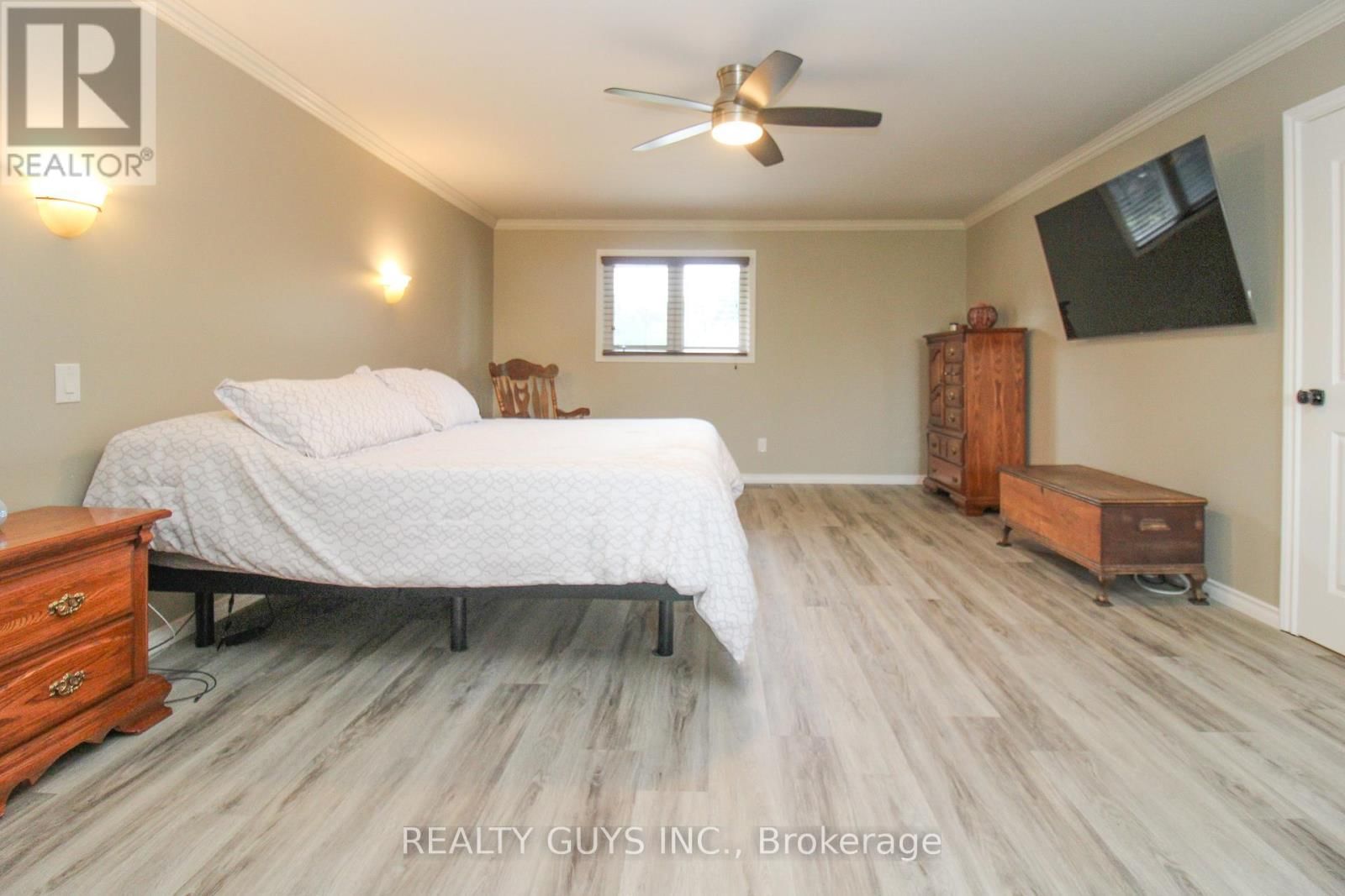 2515 FARMCREST AVENUE Image 37