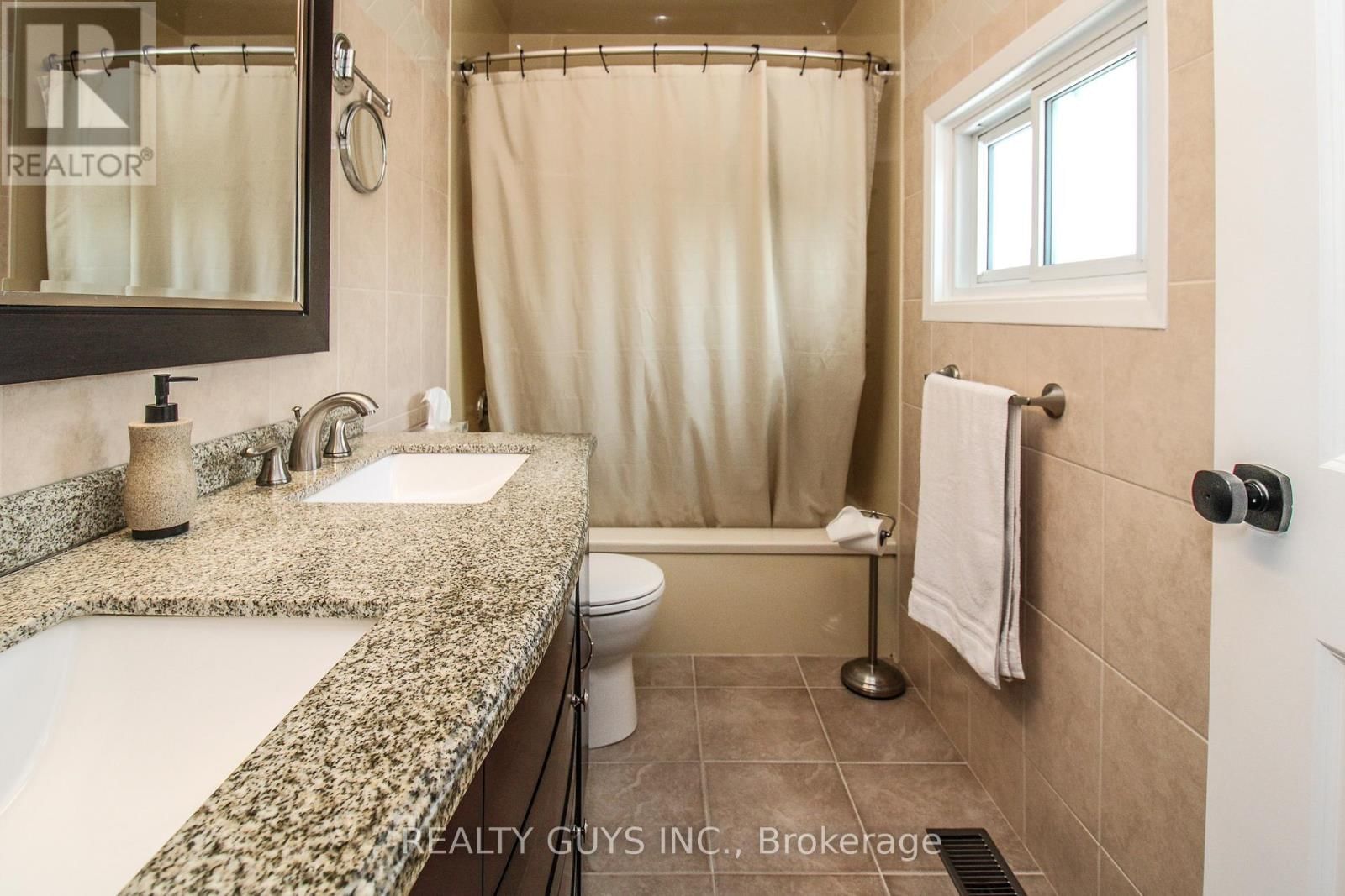 2515 FARMCREST AVENUE Image 39