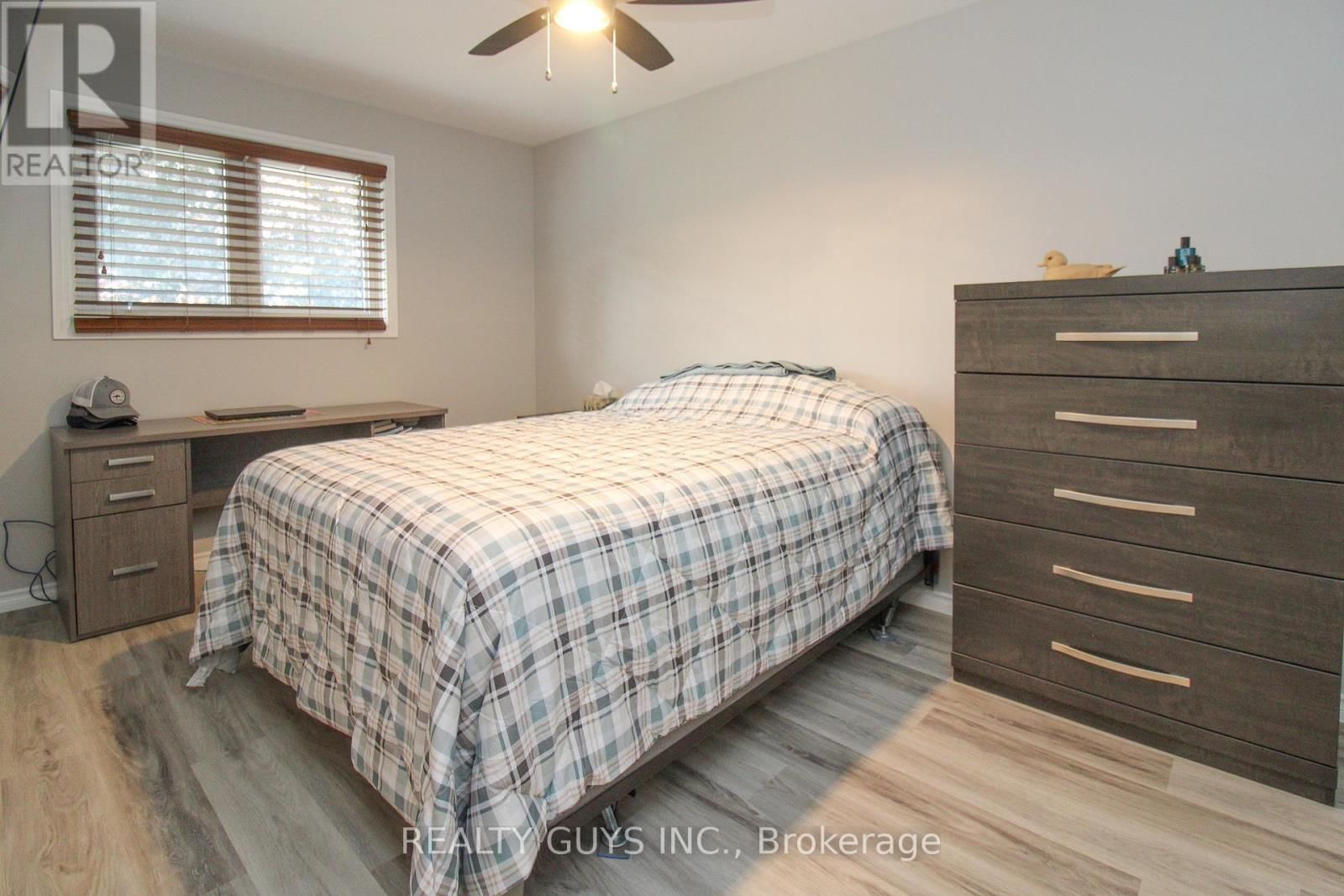 2515 FARMCREST AVENUE Image 41