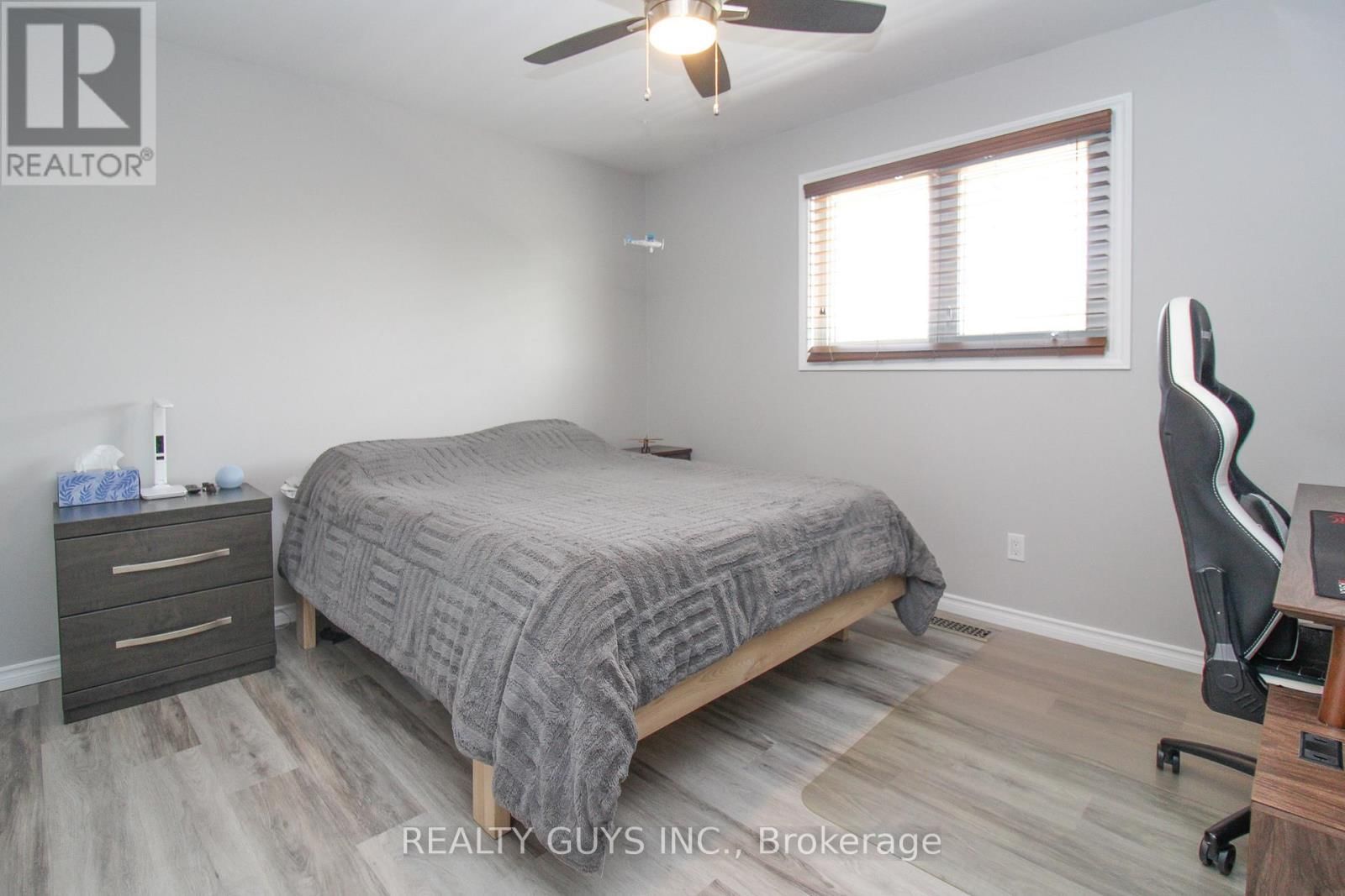 2515 FARMCREST AVENUE Image 42