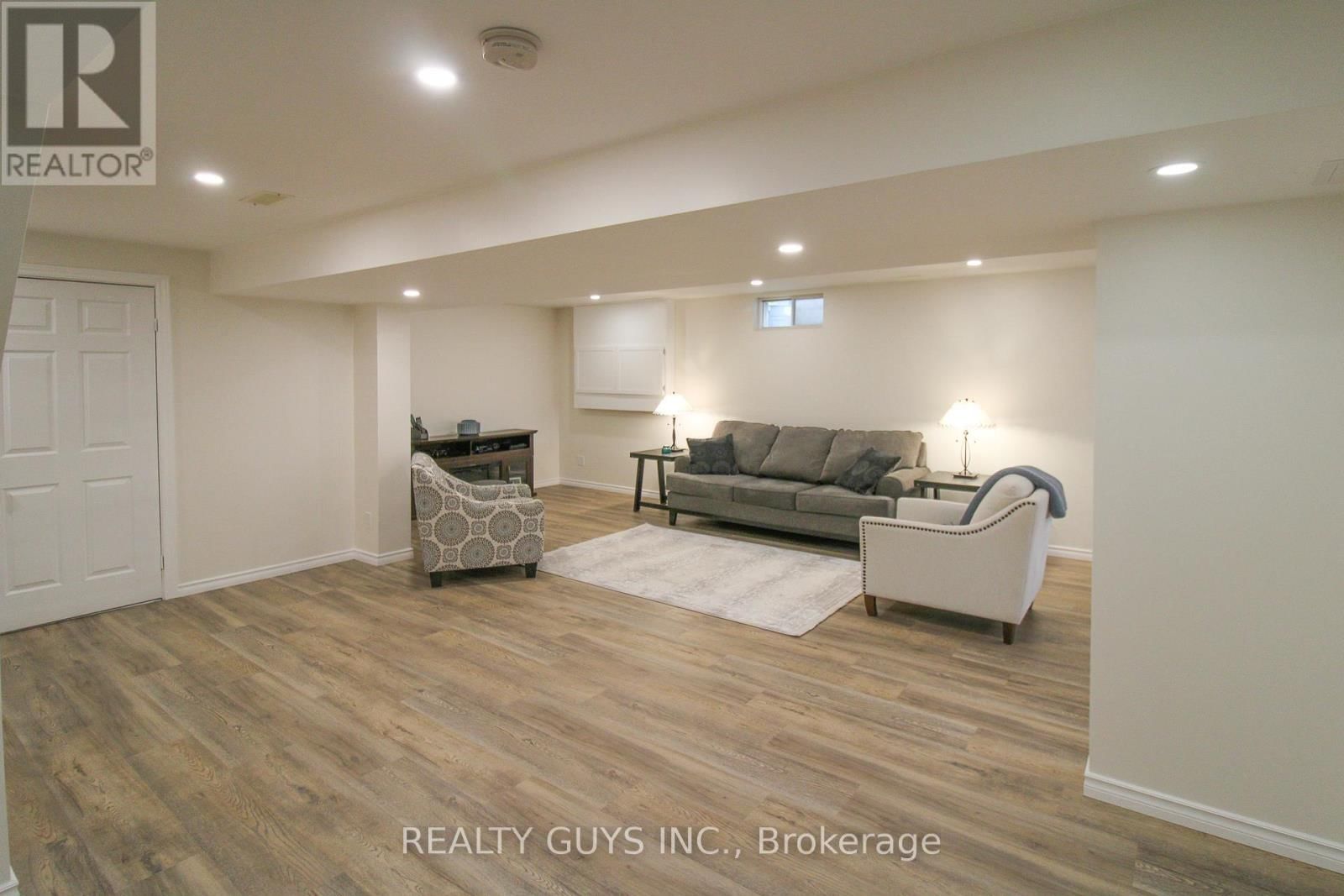 2515 FARMCREST AVENUE Image 46