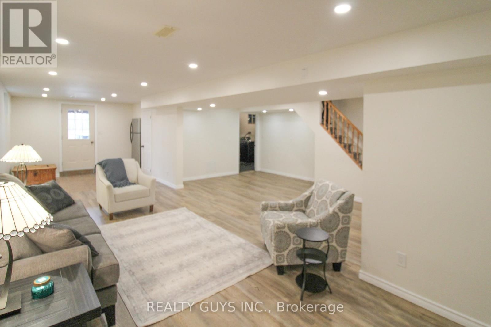 2515 FARMCREST AVENUE Image 47