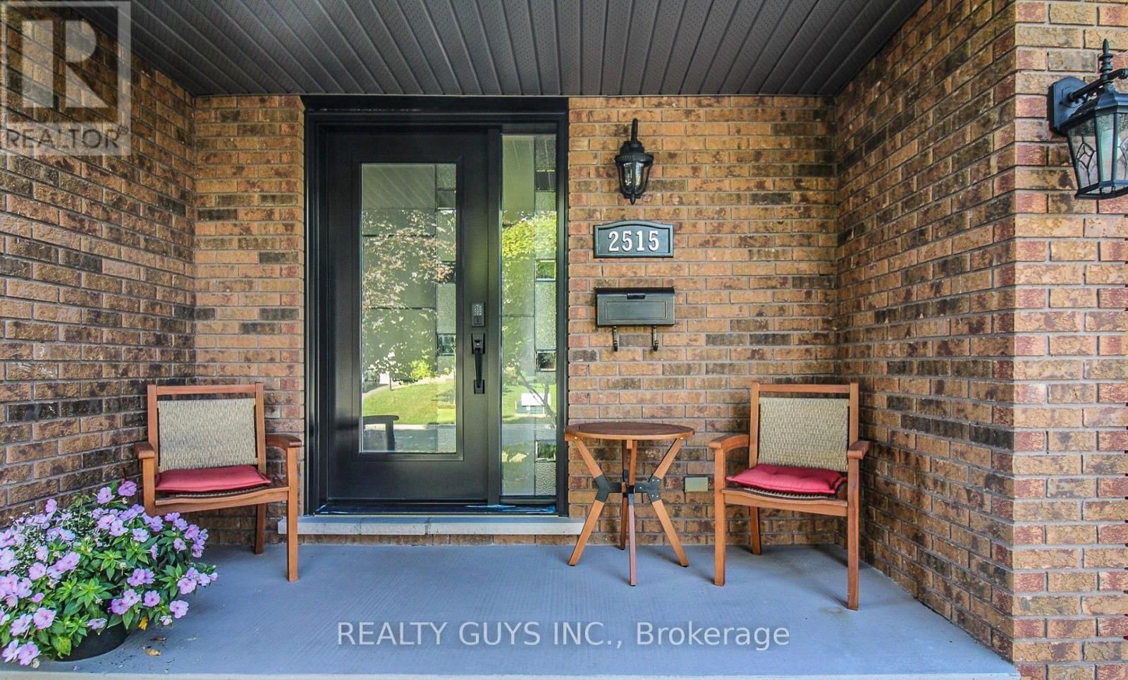 2515 FARMCREST AVENUE Image 5