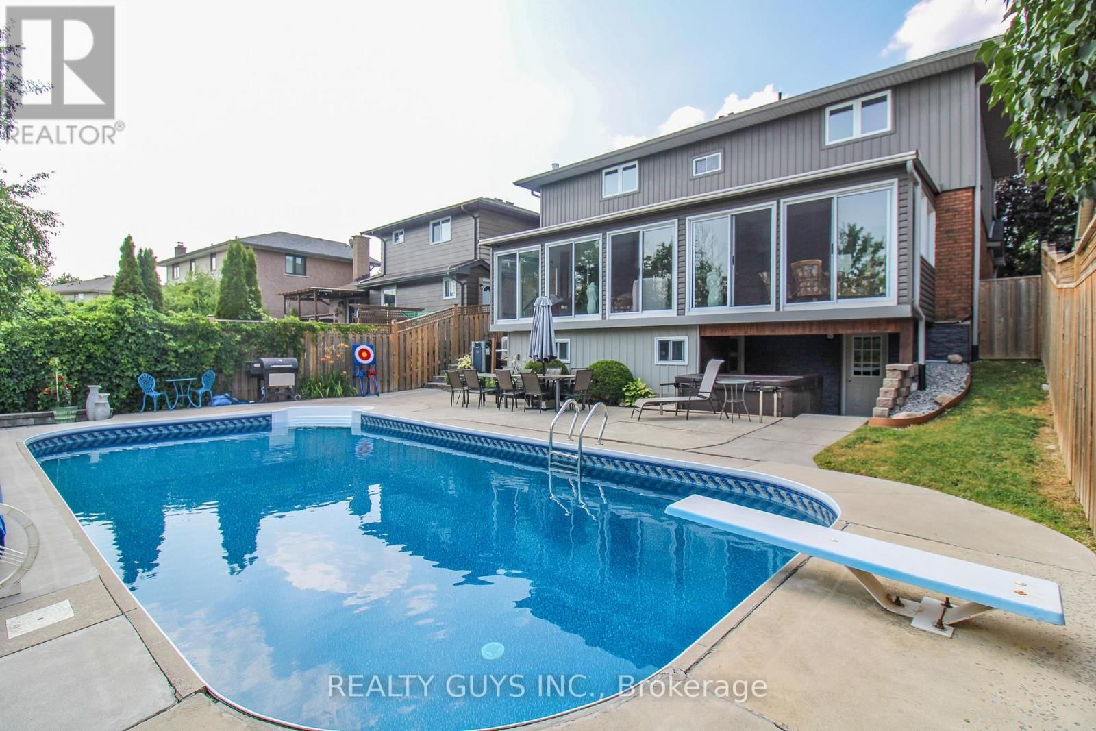 2515 FARMCREST AVENUE Image 7