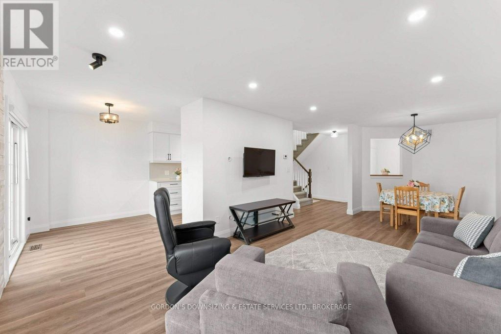 24 - 1098 KING STREET WEST Image 11