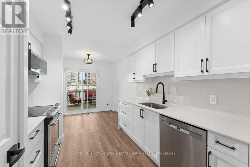 24 - 1098 KING STREET WEST Image 15