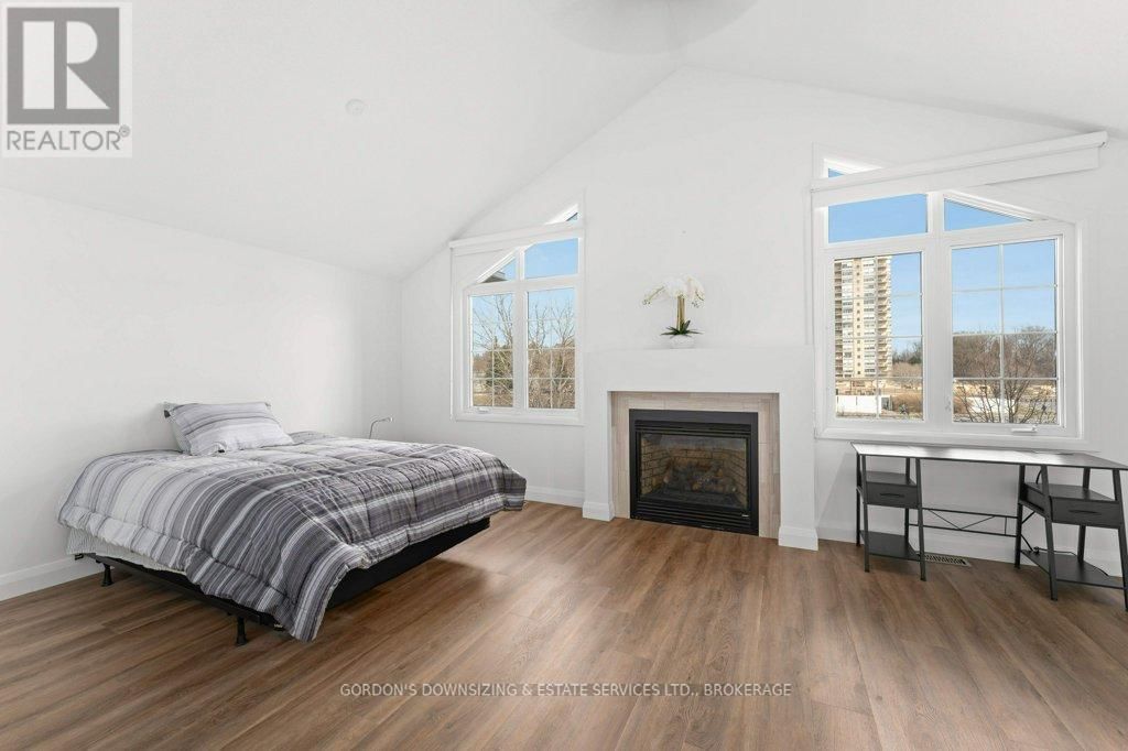 24 - 1098 KING STREET WEST Image 20