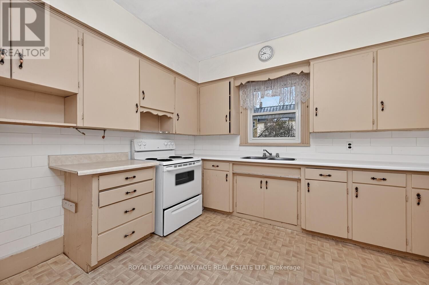 21 GLADSTONE AVENUE Image 15