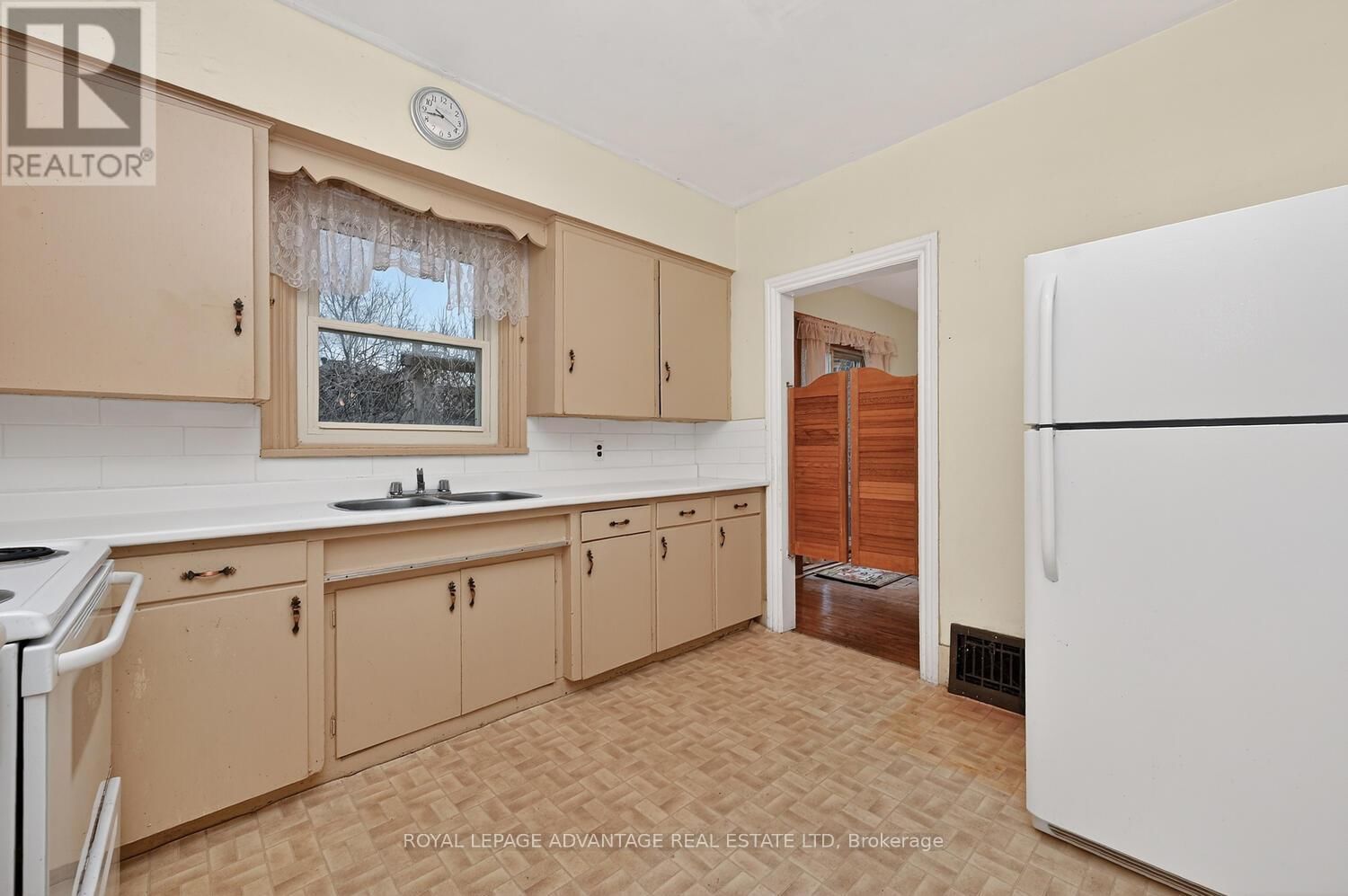 21 GLADSTONE AVENUE Image 16