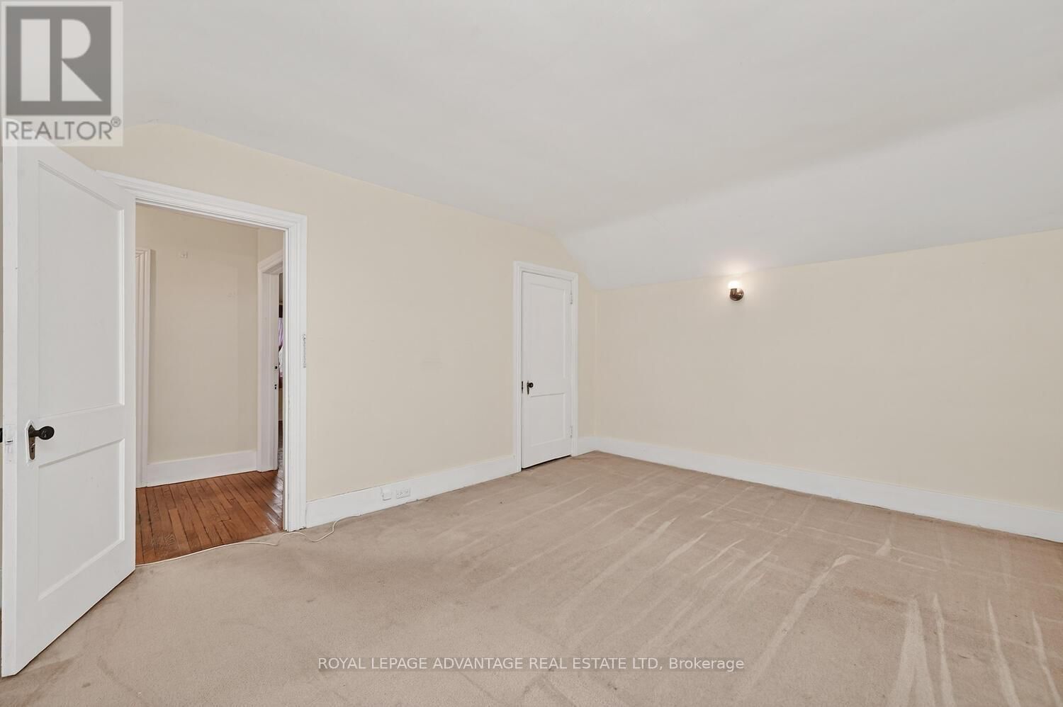 21 GLADSTONE AVENUE Image 19