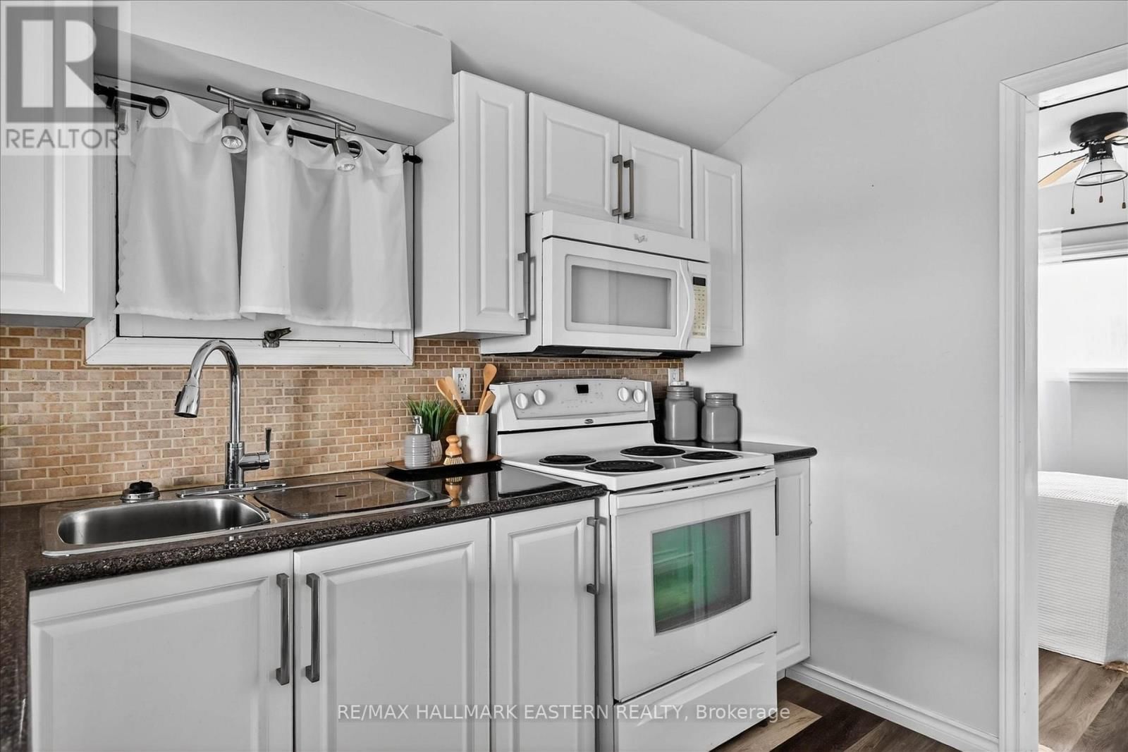 252 LAKE ROAD Image 12