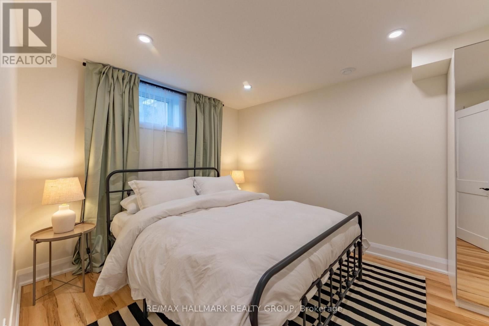 820 GRENON AVENUE Image 19