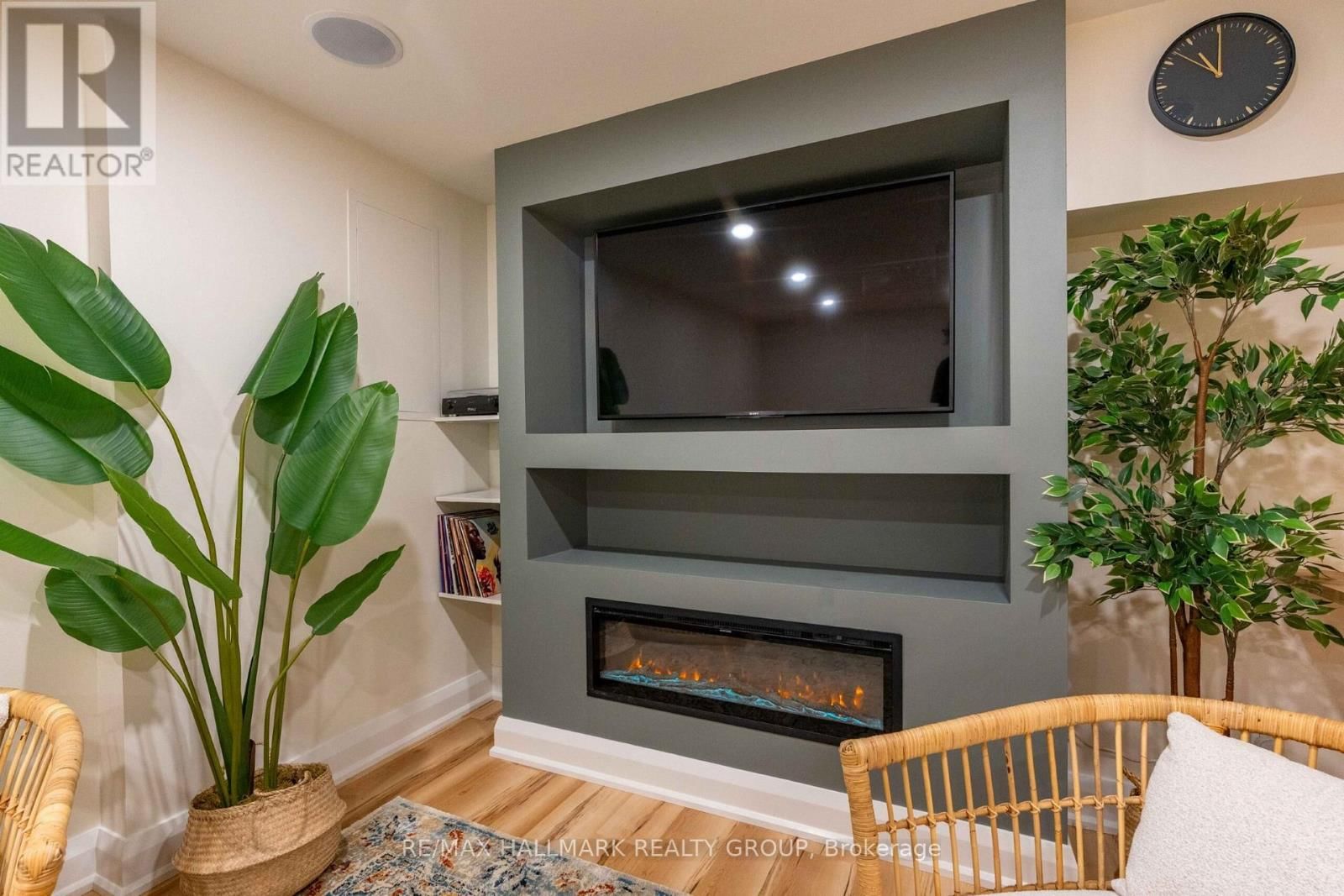 820 GRENON AVENUE Image 28