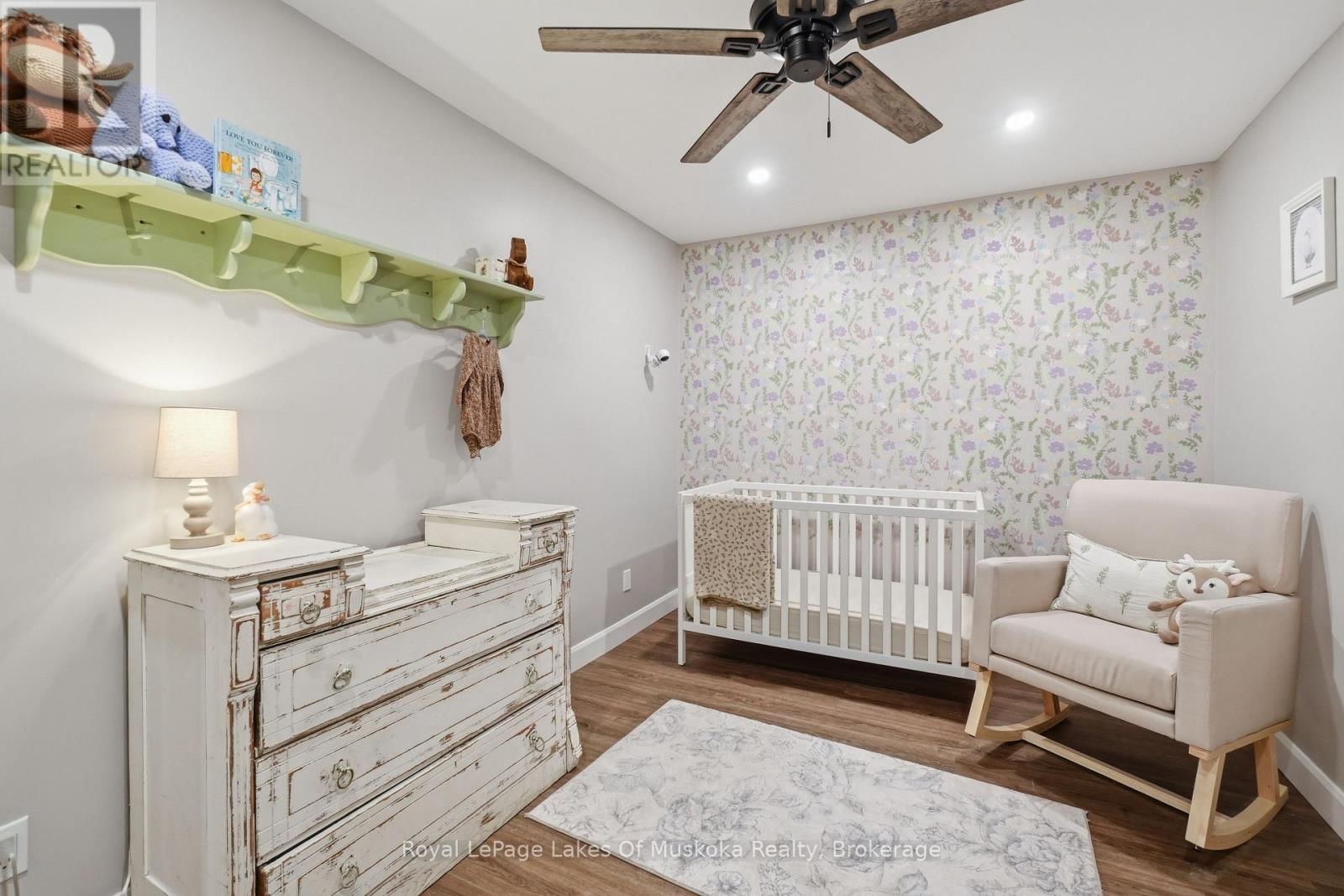 12 MANOMINEE STREET Image 15