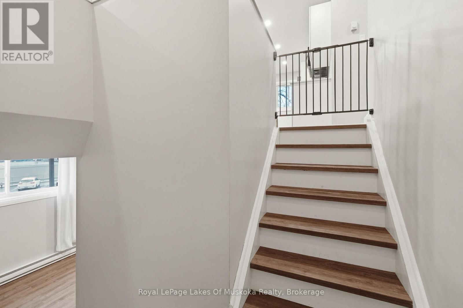 12 MANOMINEE STREET Image 16