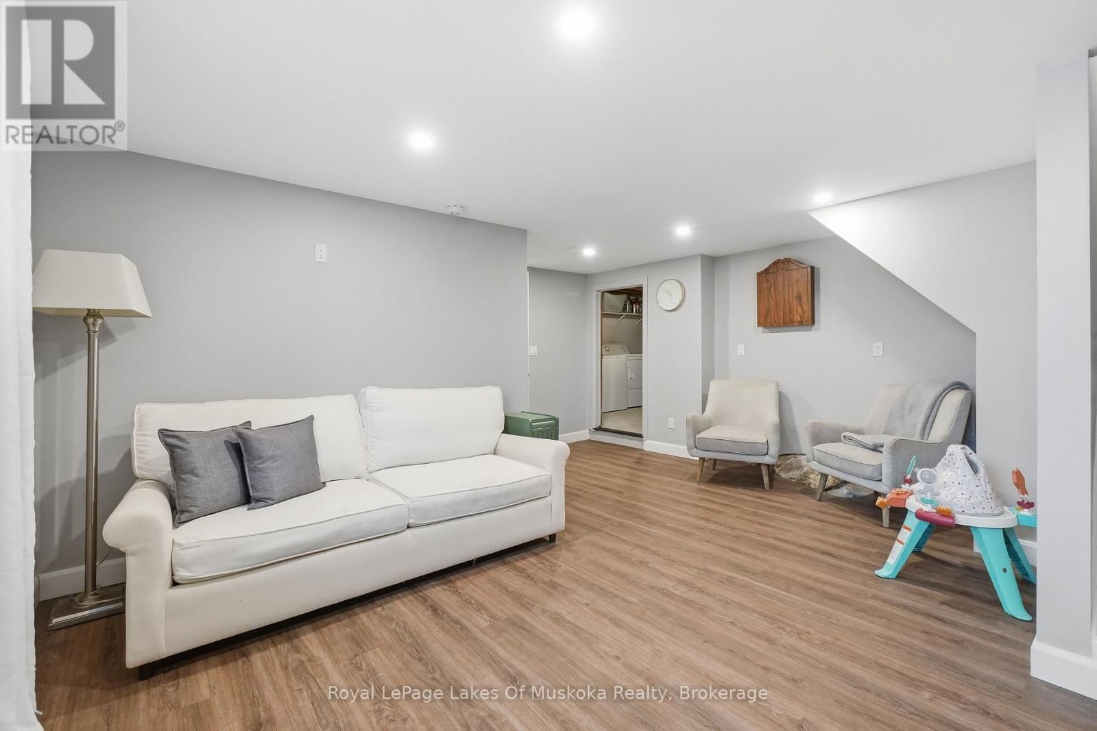 12 MANOMINEE STREET Image 19