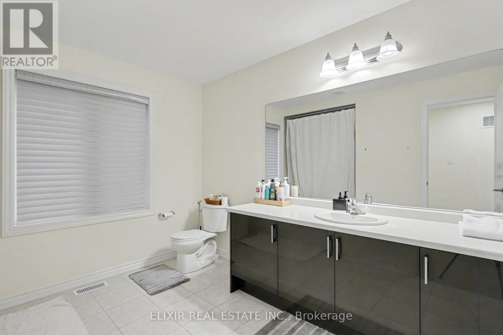 18 JENNER DRIVE Image 21