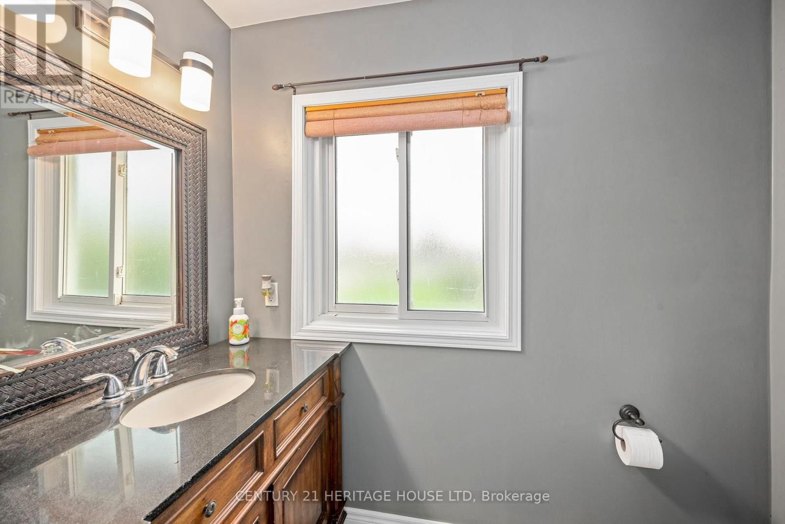 2720 CATHERINE STREET Image 12