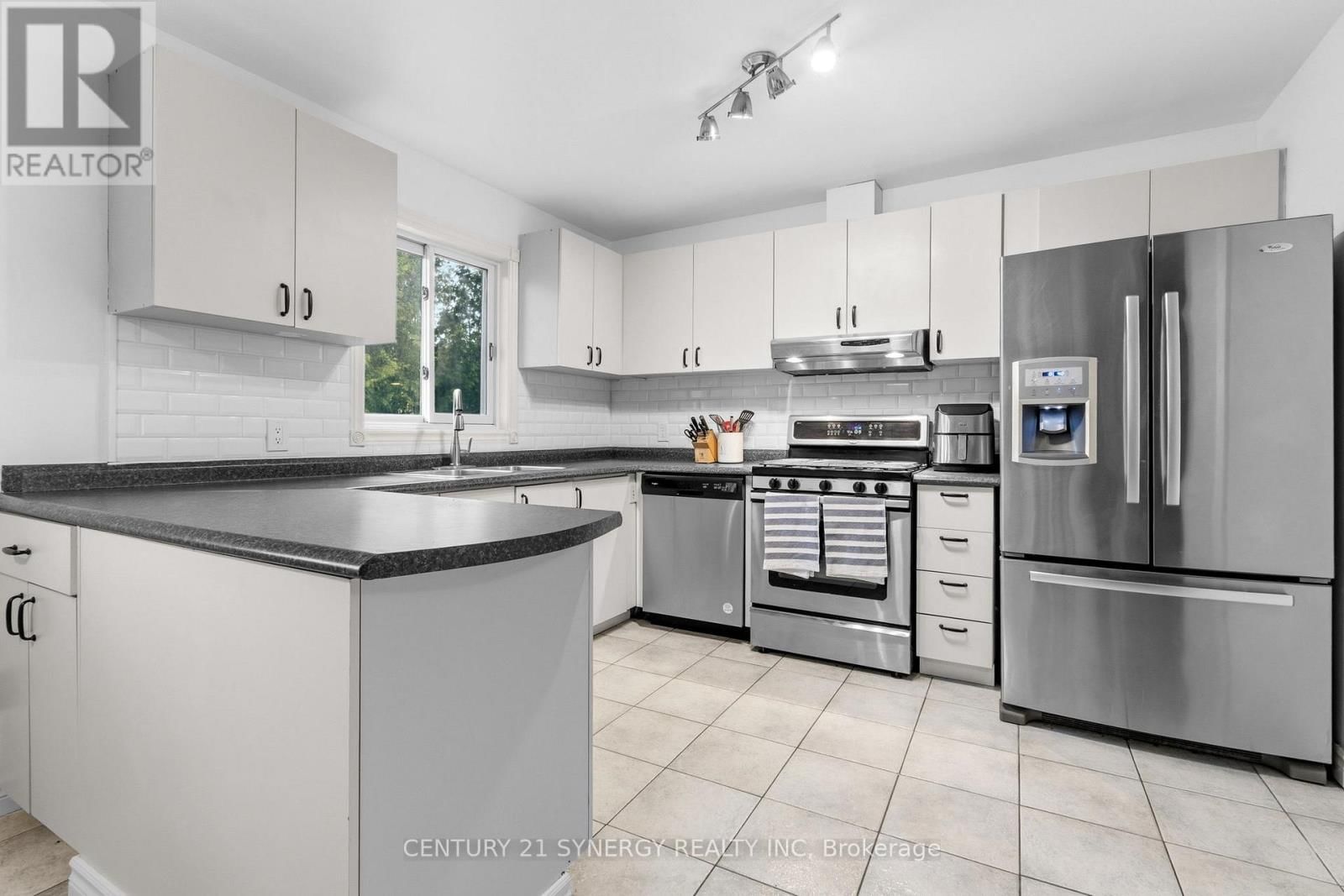 6 BERTON PLACE Image 20