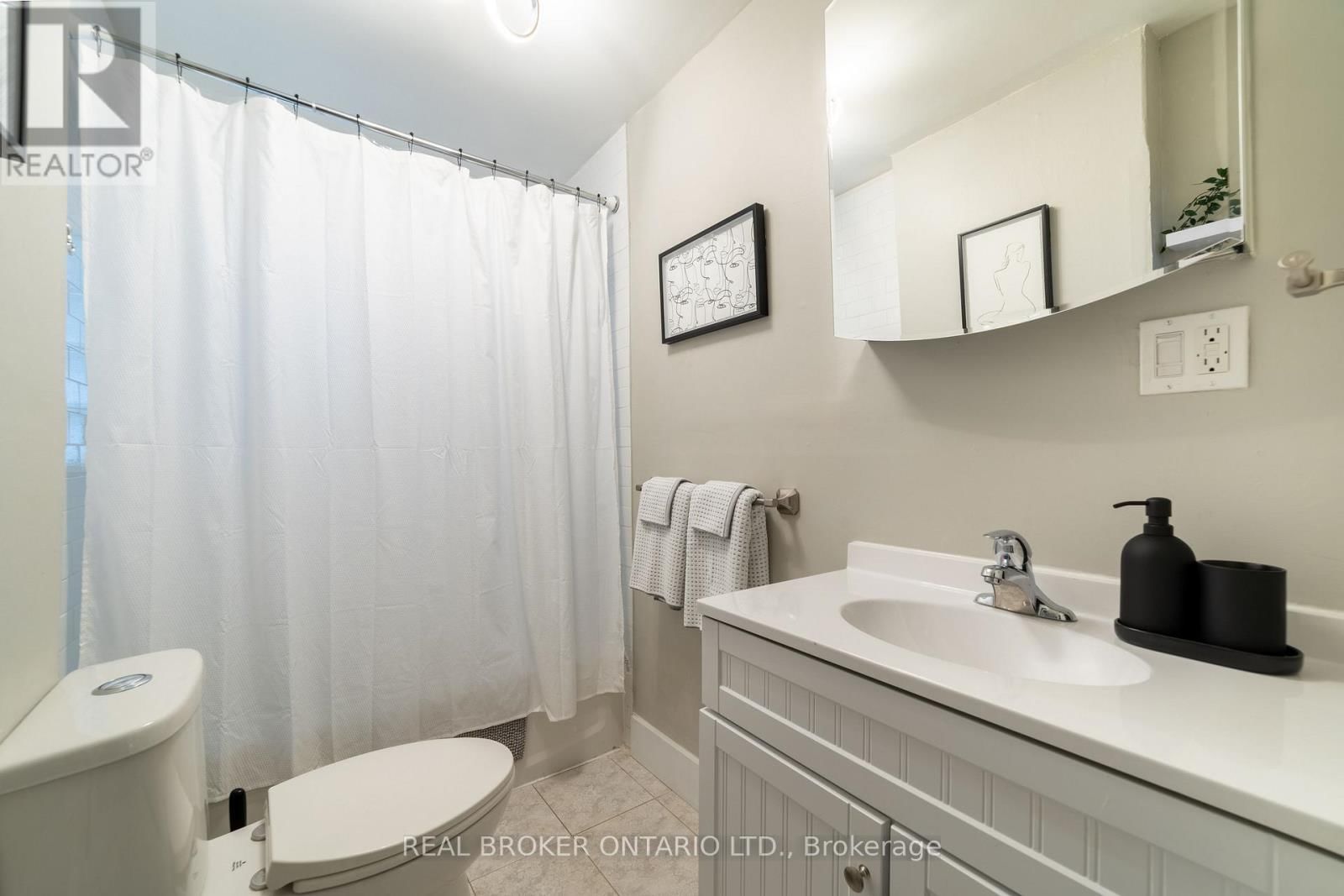 19 CENTURY STREET Image 12