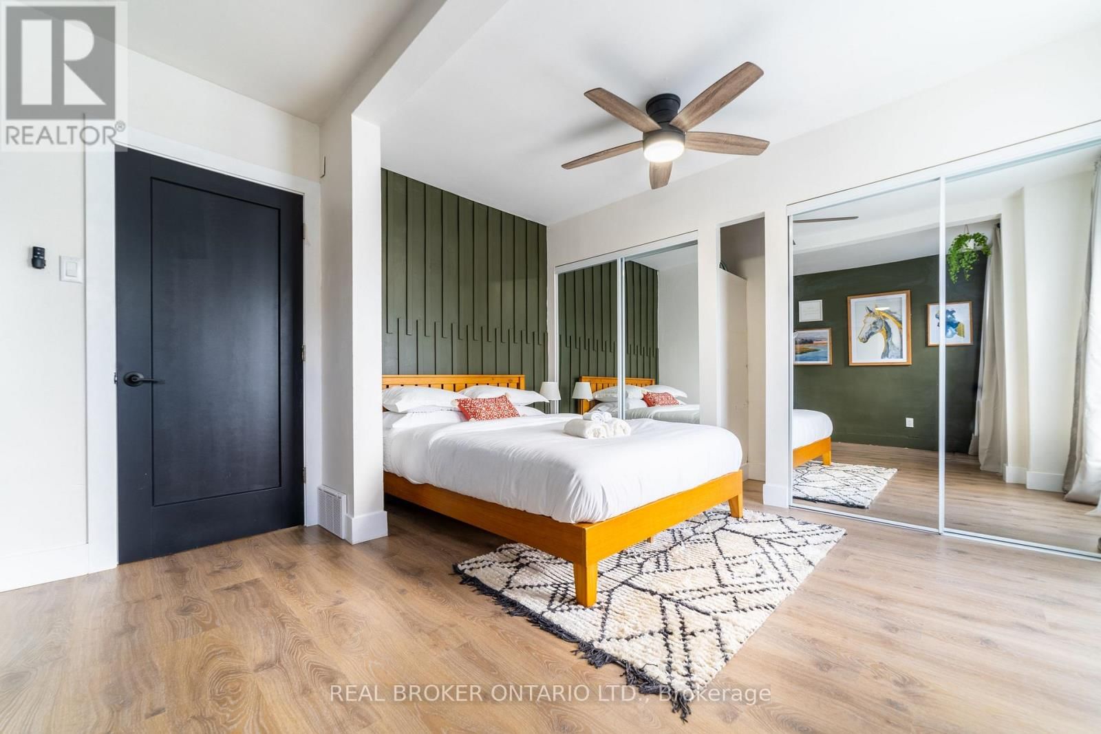 19 CENTURY STREET Image 17