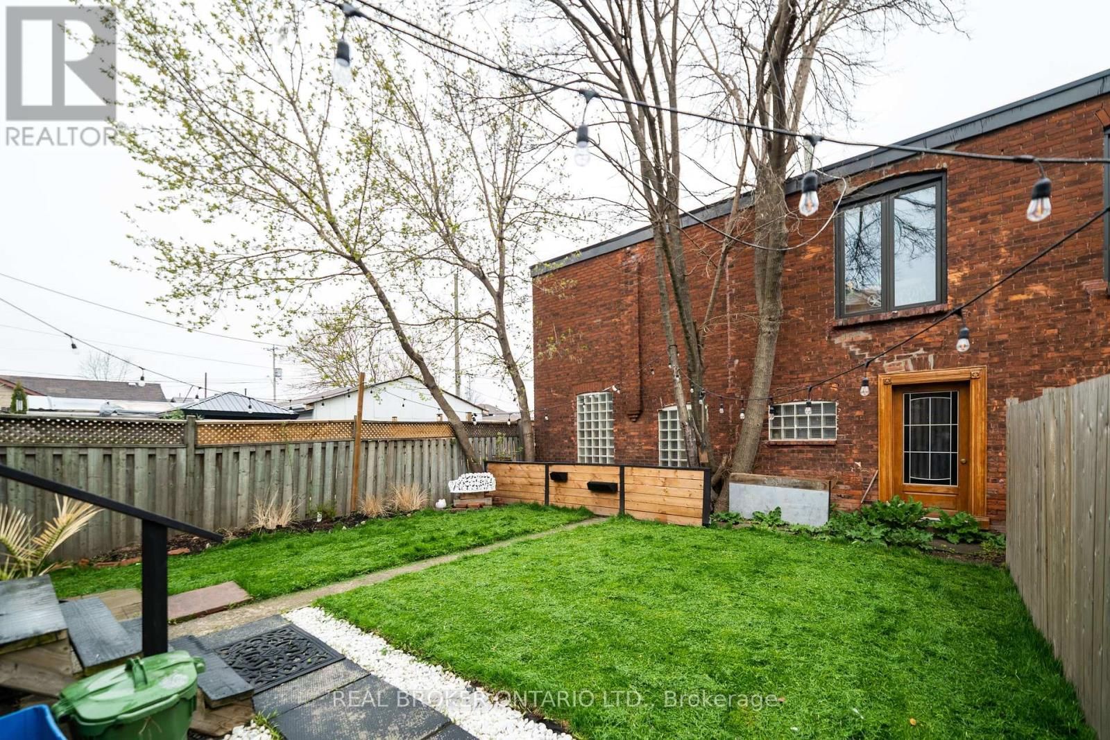 19 CENTURY STREET Image 22