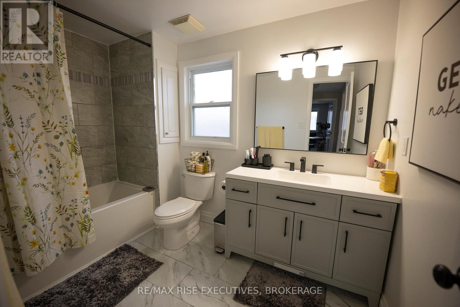 547 EWING STREET Image 16