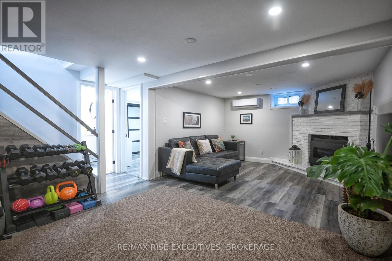 547 EWING STREET Image 22