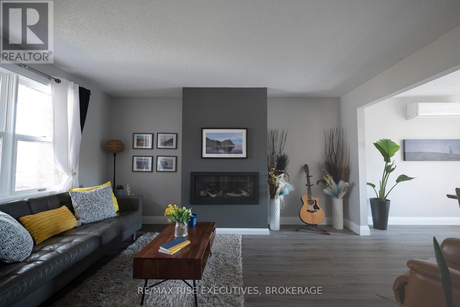 547 EWING STREET Image 4