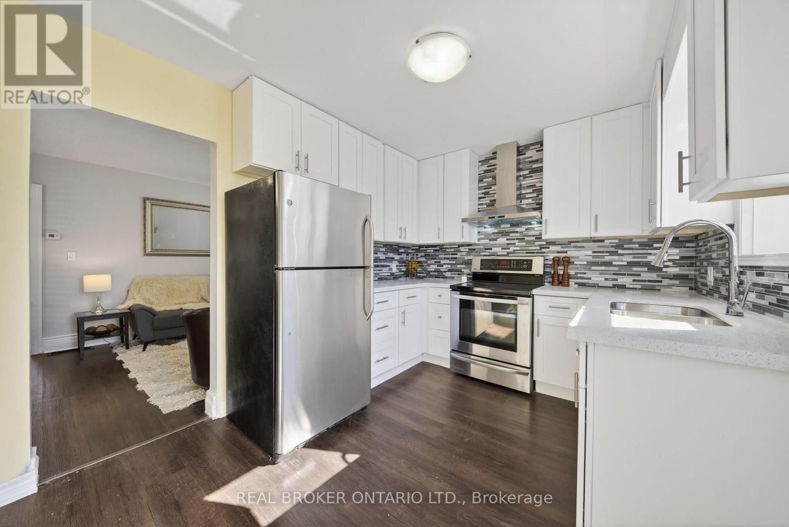 4475 FIRST AVENUE Image 14