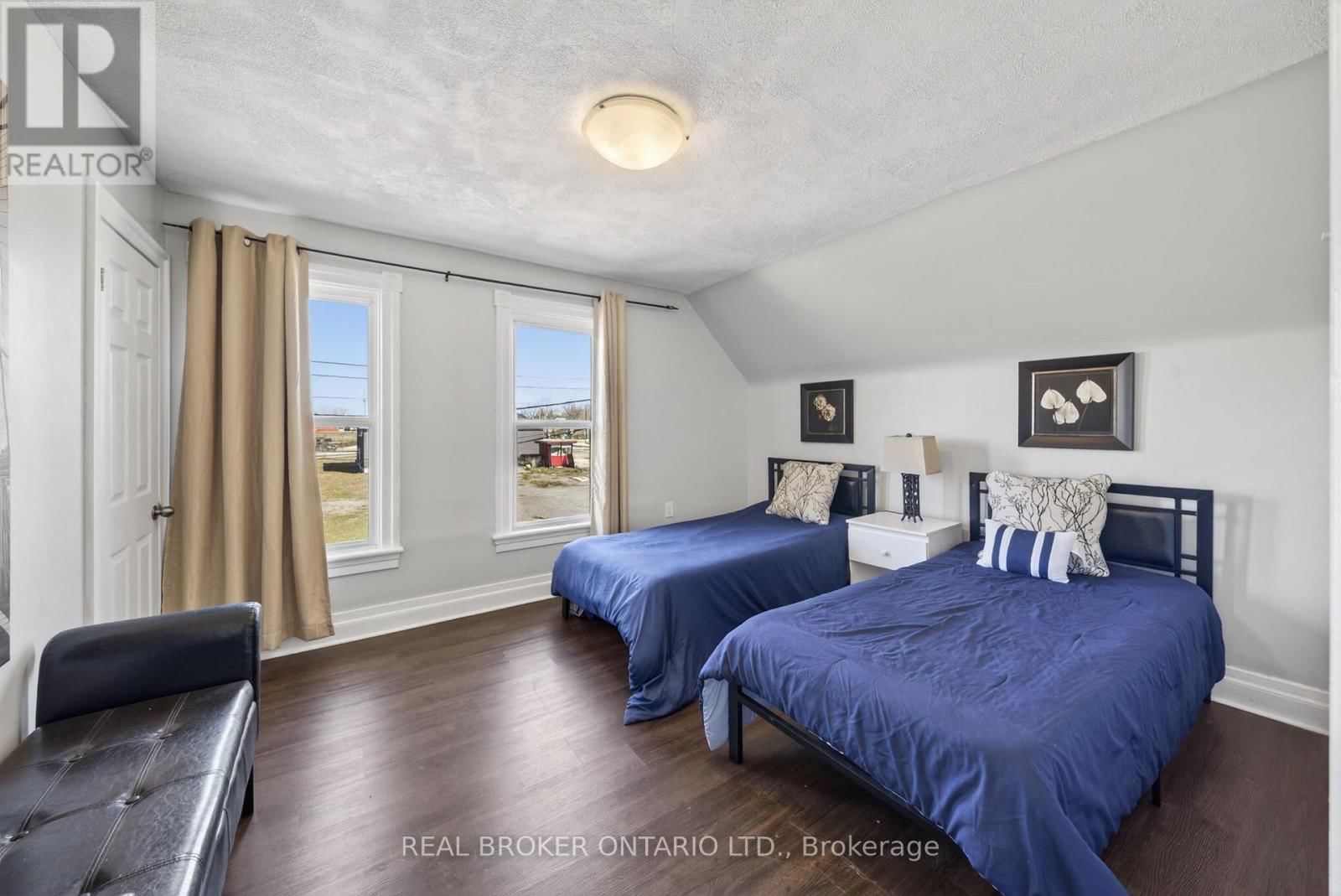 4475 FIRST AVENUE Image 17