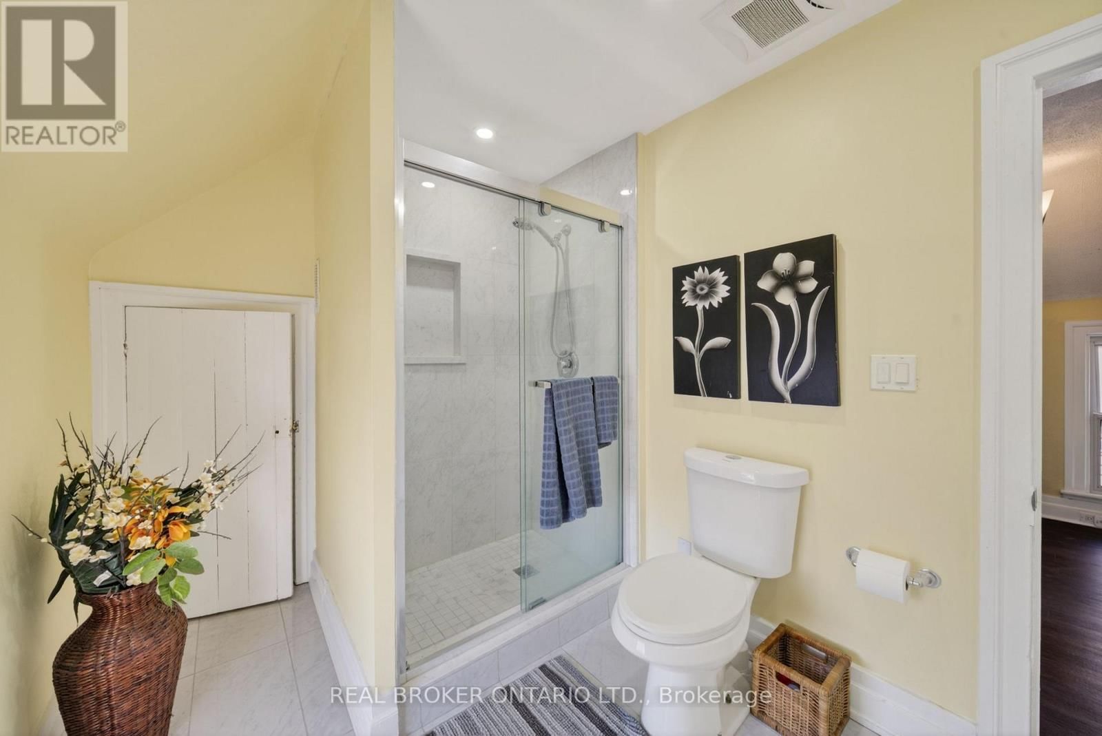 4475 FIRST AVENUE Image 21