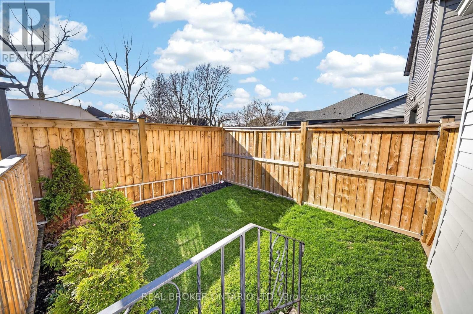 4475 FIRST AVENUE Image 23