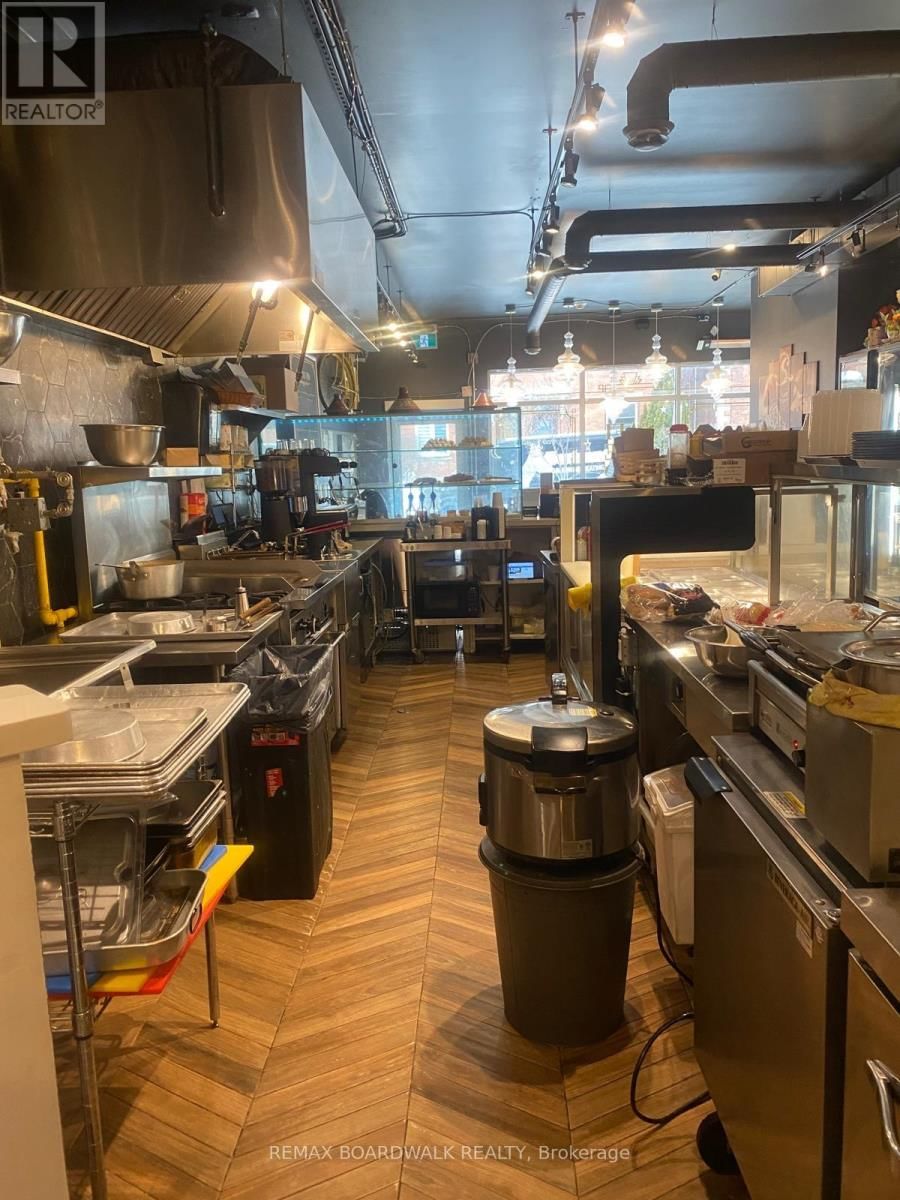 296 SOMERSET STREET EAST Image 11