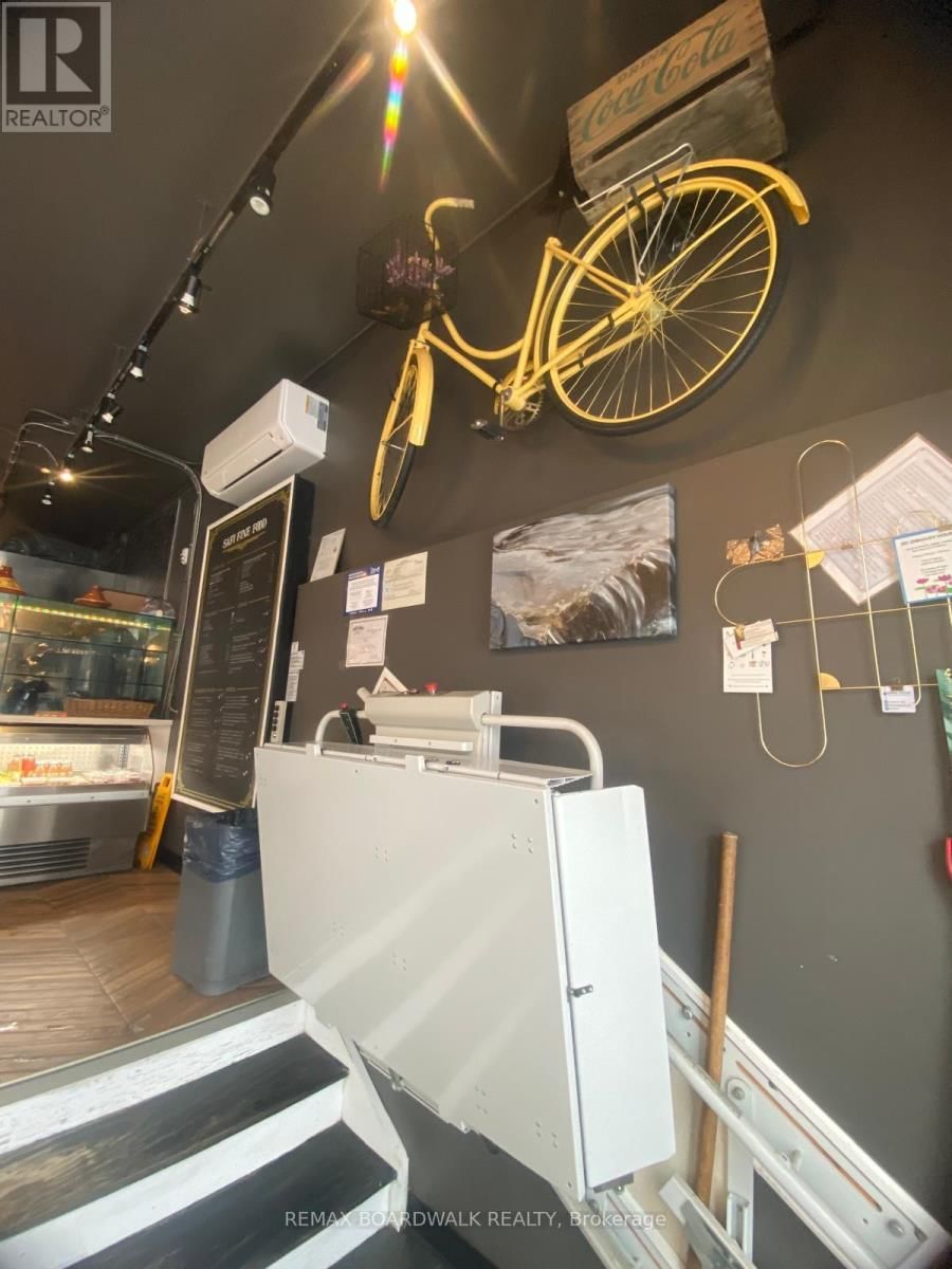 296 SOMERSET STREET EAST Image 12