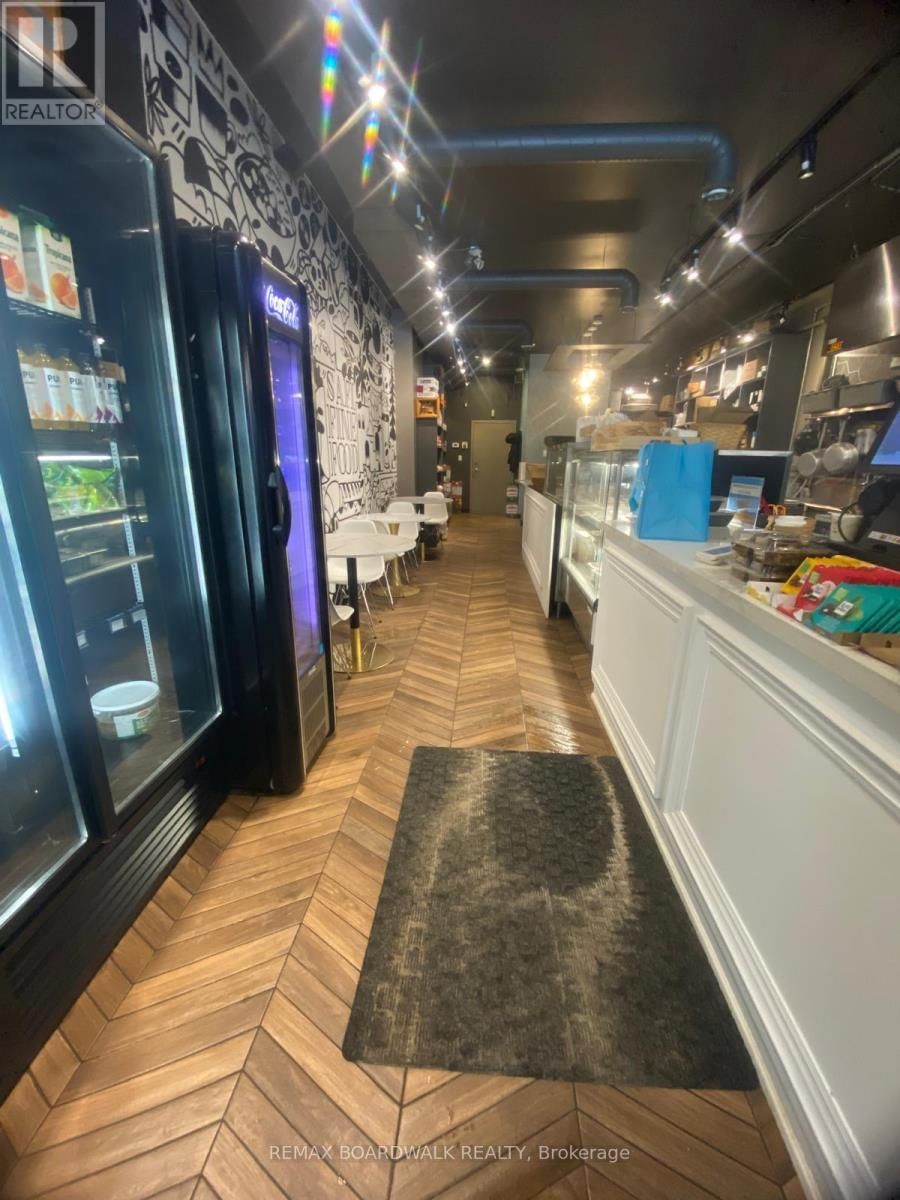 296 SOMERSET STREET EAST Image 8