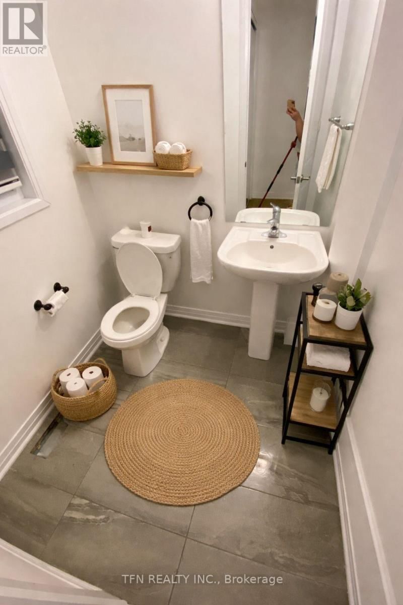 199 PORT CRESCENT Image 12