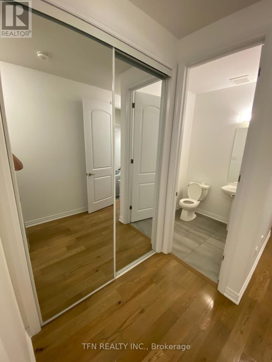 199 PORT CRESCENT Image 15