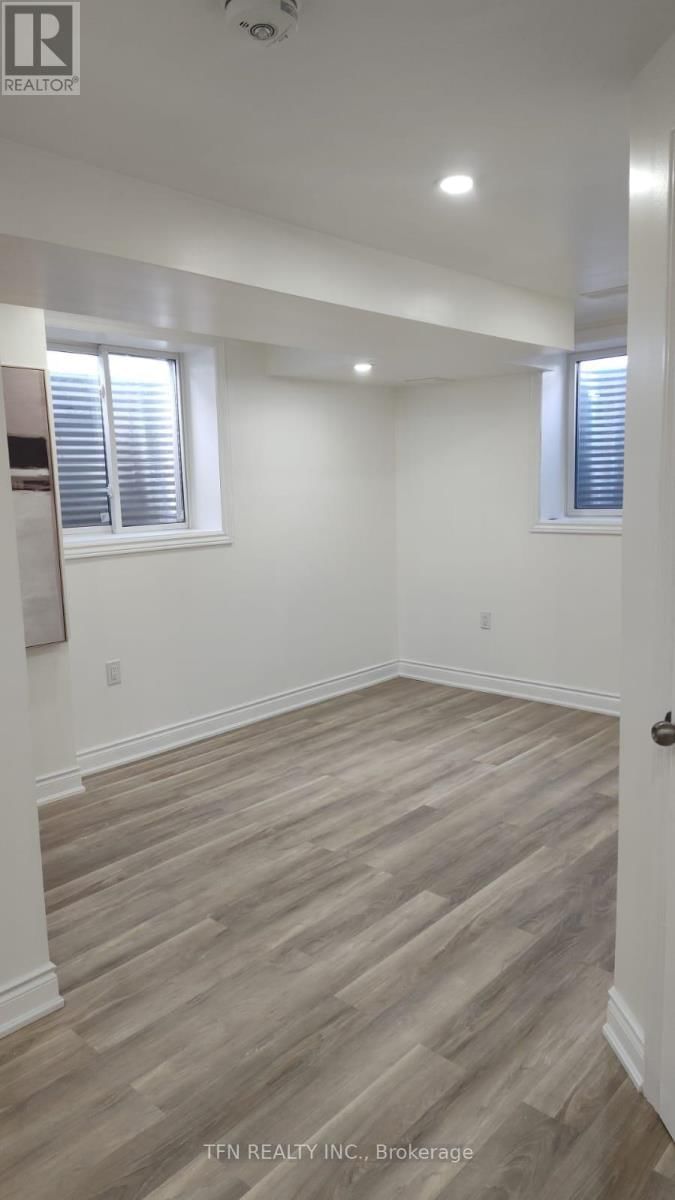 199 PORT CRESCENT Image 16