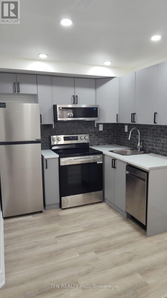 199 PORT CRESCENT Image 17