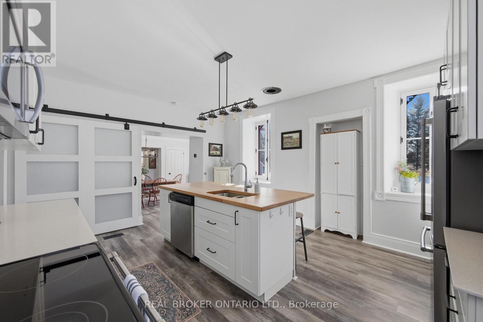 2090 BEACH ROAD Image 17